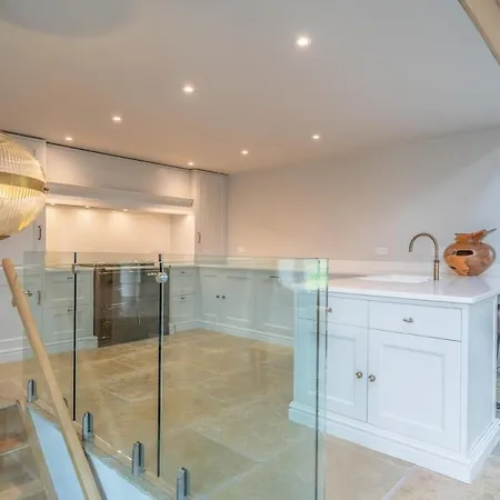 Luxurious Barn Within Easy Reach Of South Lakes! * Boot