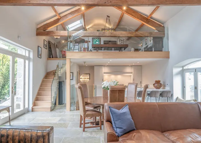Luxurious Barn Within Easy Reach Of South Lakes! *